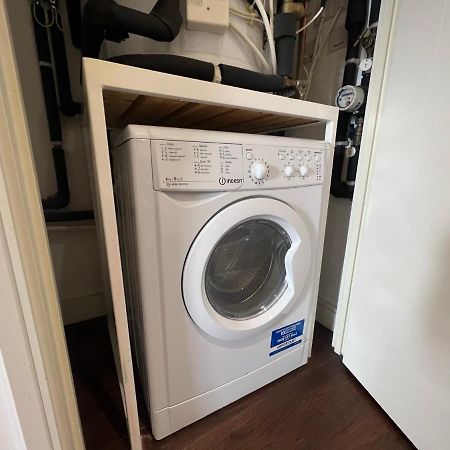 Modern 2Br 2Ba Apt Wparking Sleeps 6 Comfortably London Eksteriør billede