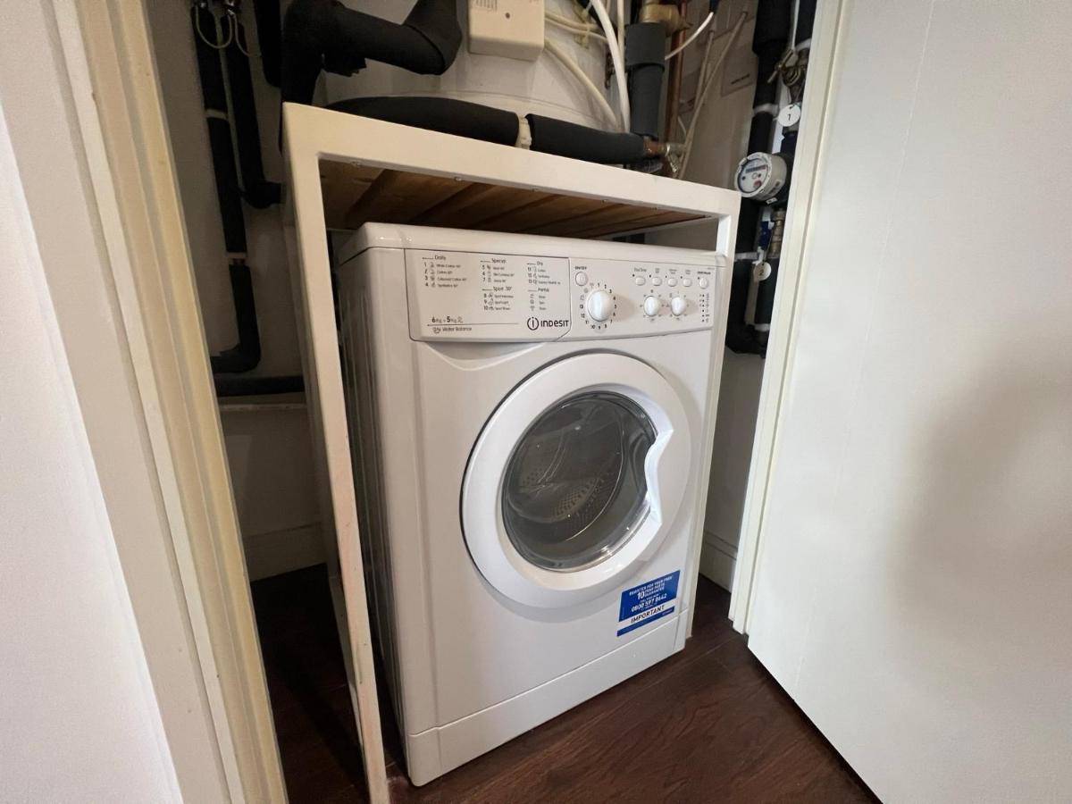 Modern 2Br 2Ba Apt Wparking Sleeps 6 Comfortably London Eksteriør billede