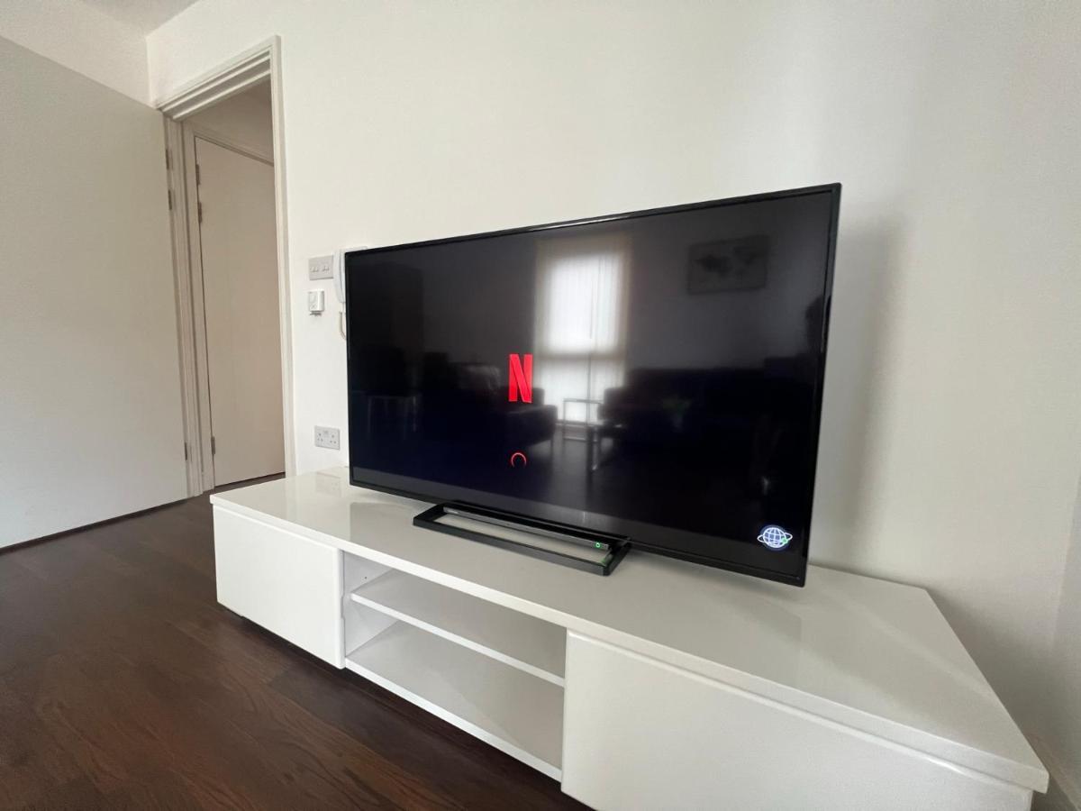 Modern 2Br 2Ba Apt Wparking Sleeps 6 Comfortably London Eksteriør billede