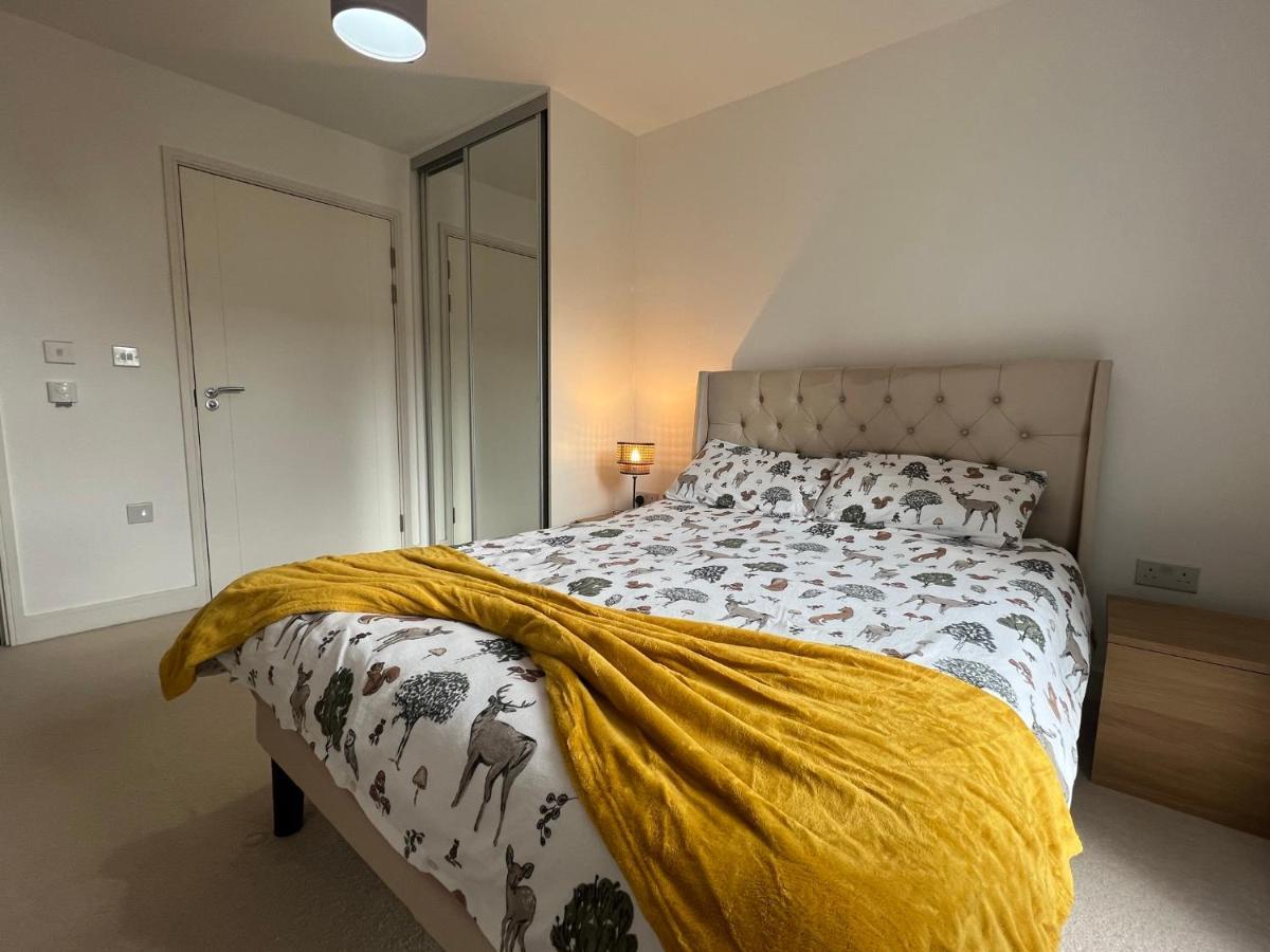 Modern 2Br 2Ba Apt Wparking Sleeps 6 Comfortably London Eksteriør billede
