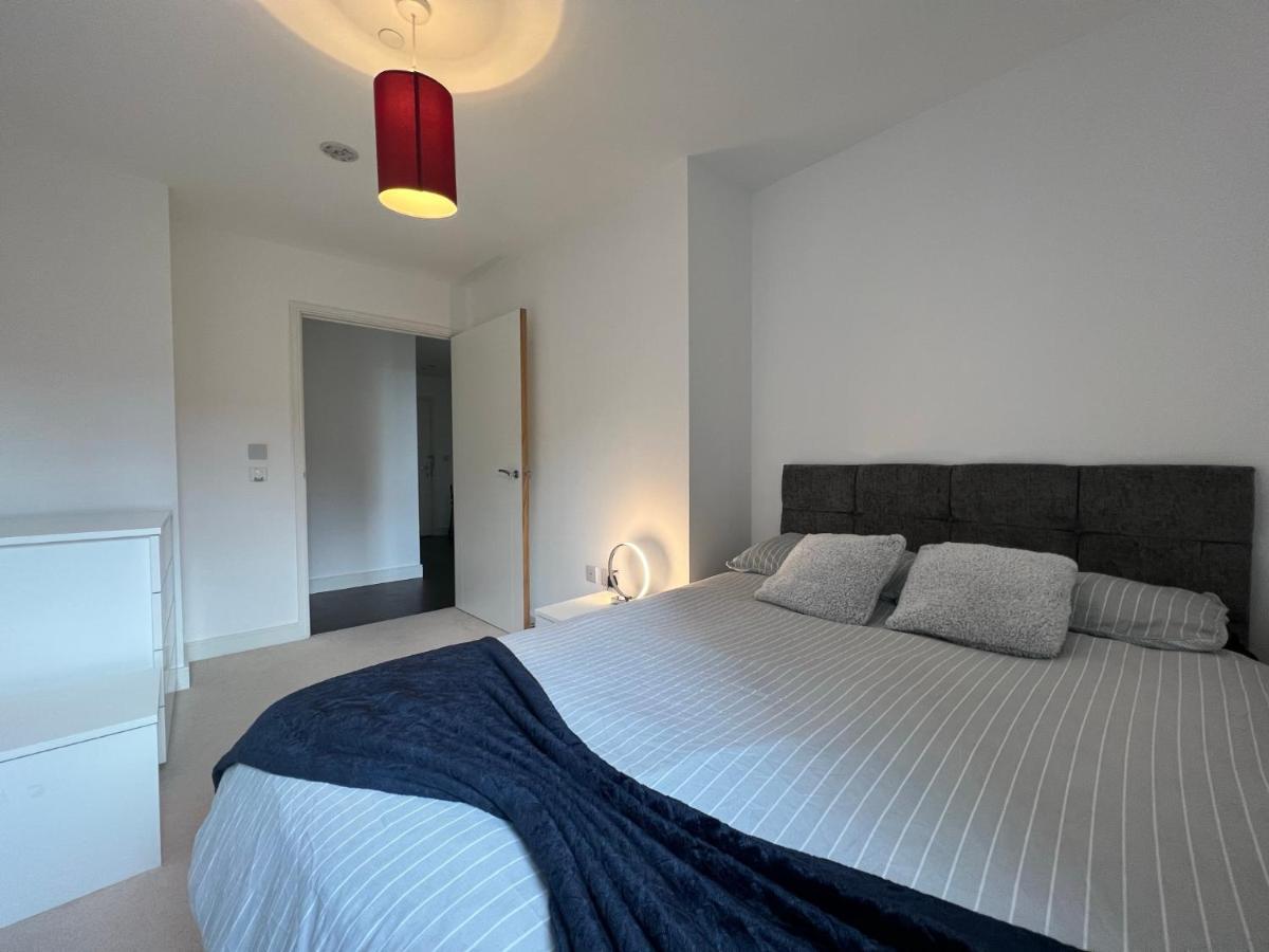 Modern 2Br 2Ba Apt Wparking Sleeps 6 Comfortably London Eksteriør billede
