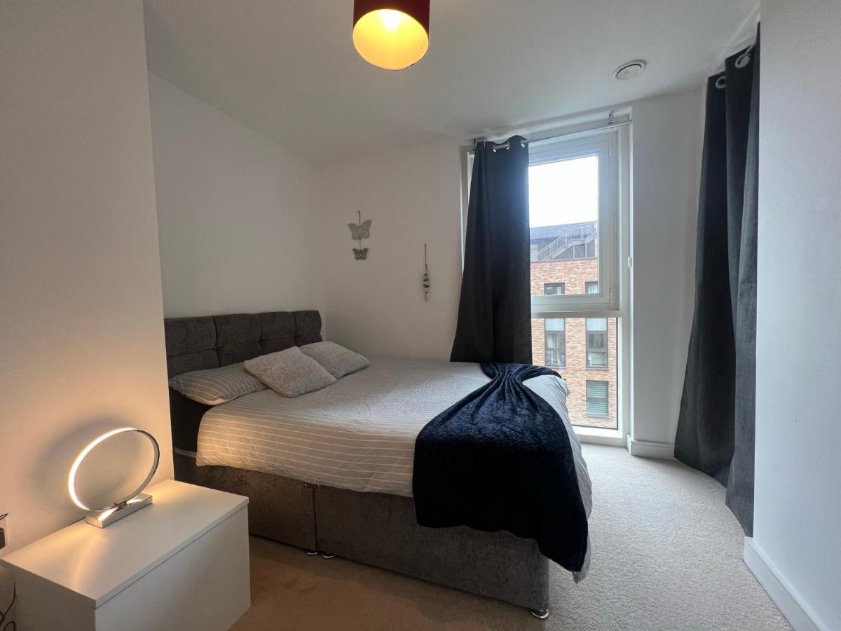 Modern 2Br 2Ba Apt Wparking Sleeps 6 Comfortably London Eksteriør billede