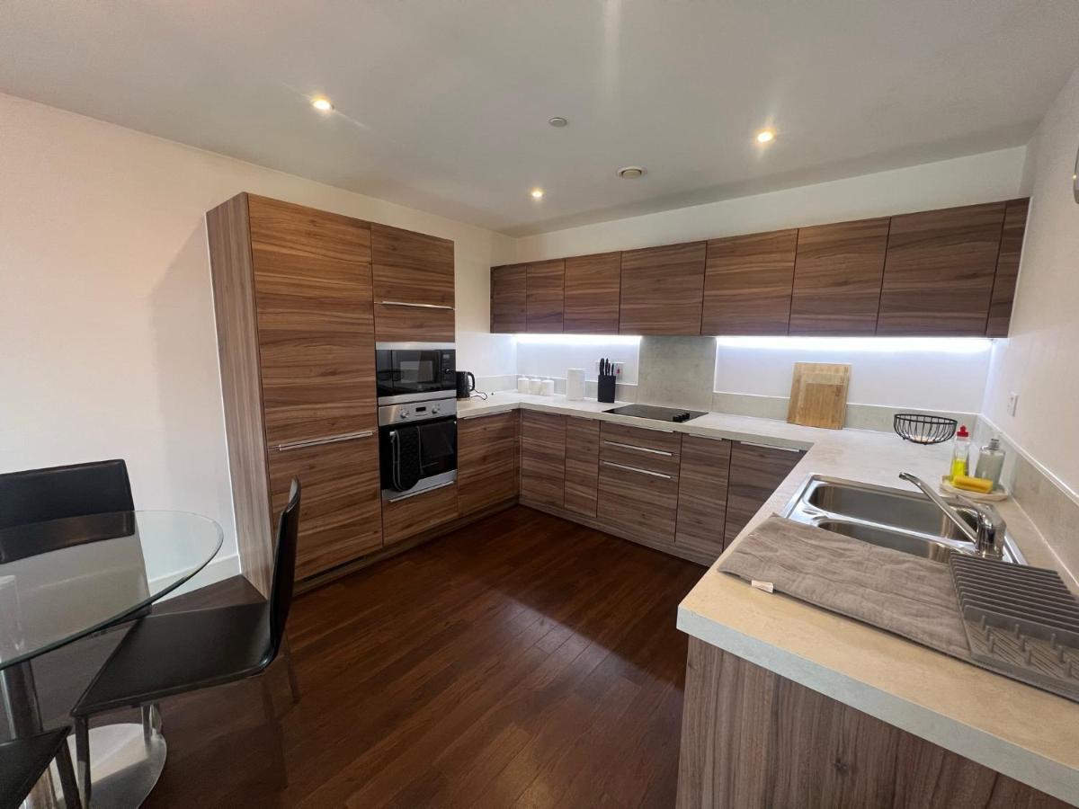 Modern 2Br 2Ba Apt Wparking Sleeps 6 Comfortably London Eksteriør billede